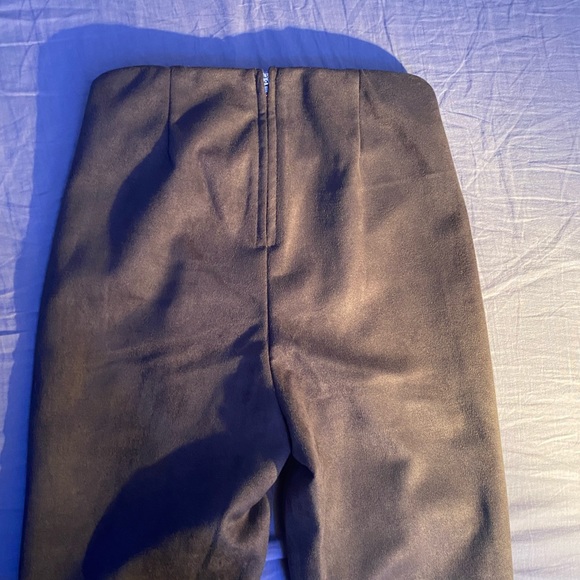 Stretch forest green pants. Zipper in back. Never worn - Picture 4 of 5